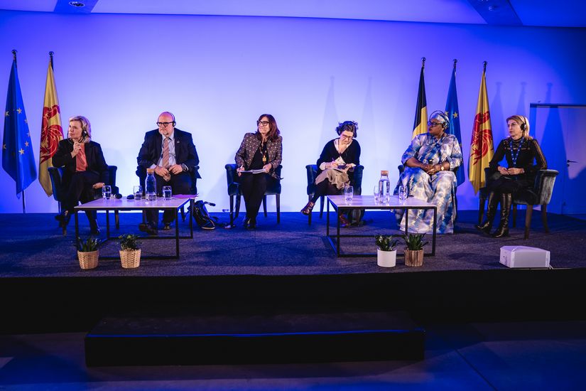 La ministre a participé à un panel sur la parité femmes-hommes en politique. La ministre a participé à un panel sur la parité femmes-hommes en politique.