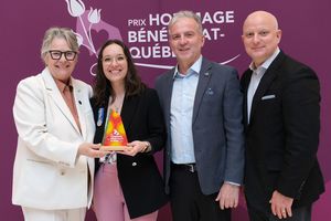 Jessy Bourque reçoit le prix Hommage bénévolat-Québec.