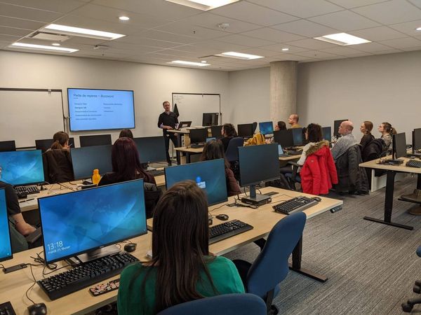Participants formation Montréal Plusieurs participants assistent à une formation sur l'expérience utilisateur