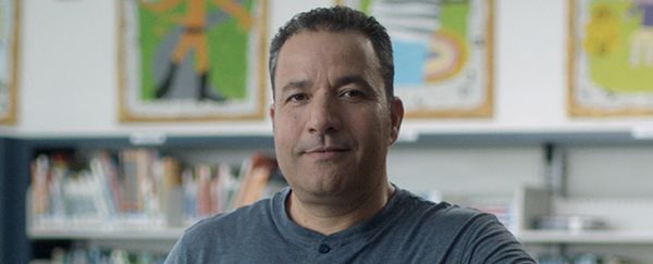 Portrait de Redouane - enseignant en classe d’accueil