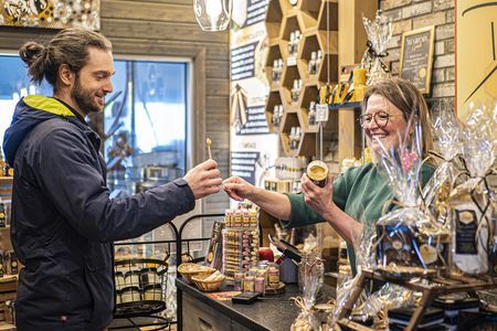 Le village-relais de Lac-Etchemin et le projet Le monde merveilleux des abeilles – Douceurs des Appalaches.