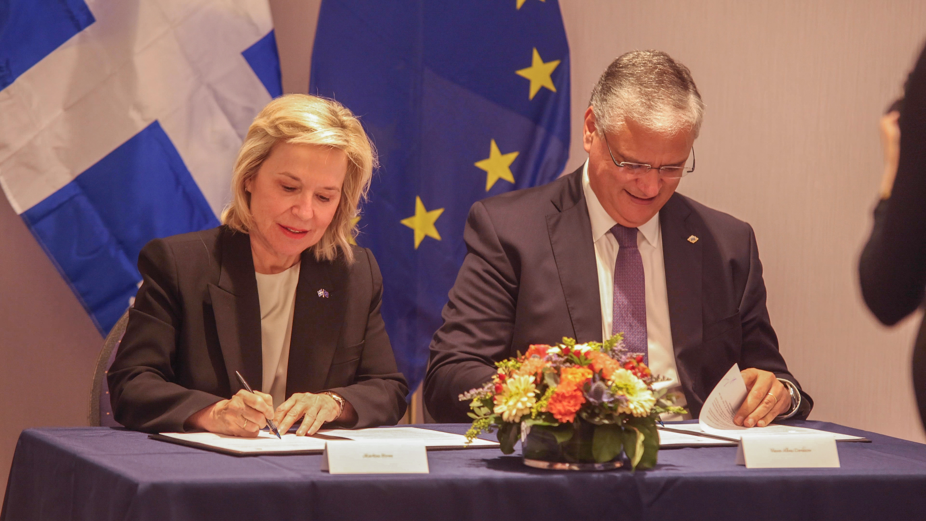 One of the highlights of this mission was the signing of a letter of intent between Quebec and the European Committee of the Regions (CoR), represented by its president Vasco Alves Cordeiro.