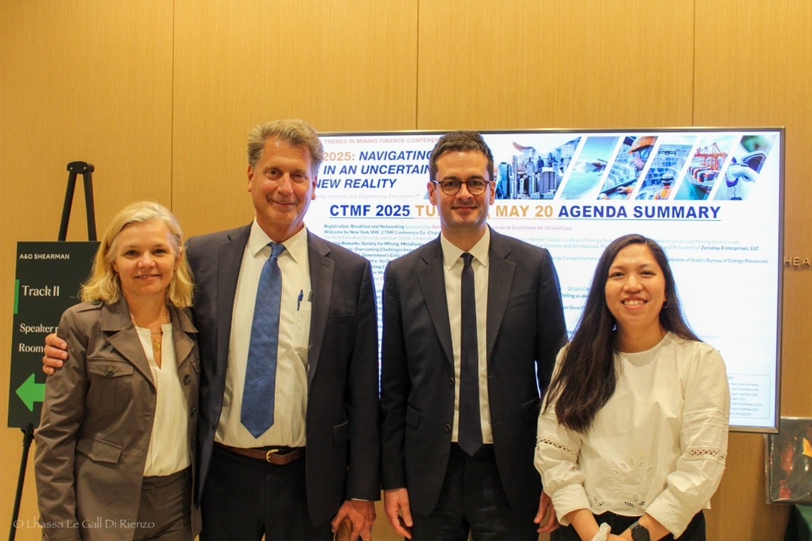 De gauche à droite : Karine Brudi Bilyk, attachée en finance, Délégation générale du Québec à New York; Tim Alch, directeur exécutif de la Society for Mining, Metallurgy & Exploration NY Section; Ian Morissette, sous-ministre associé aux Mines, ministère des Ressources naturelles et des Forêts; Gabrielle Magallanes, technicienne économique, Délégation générale du Québec à New York.