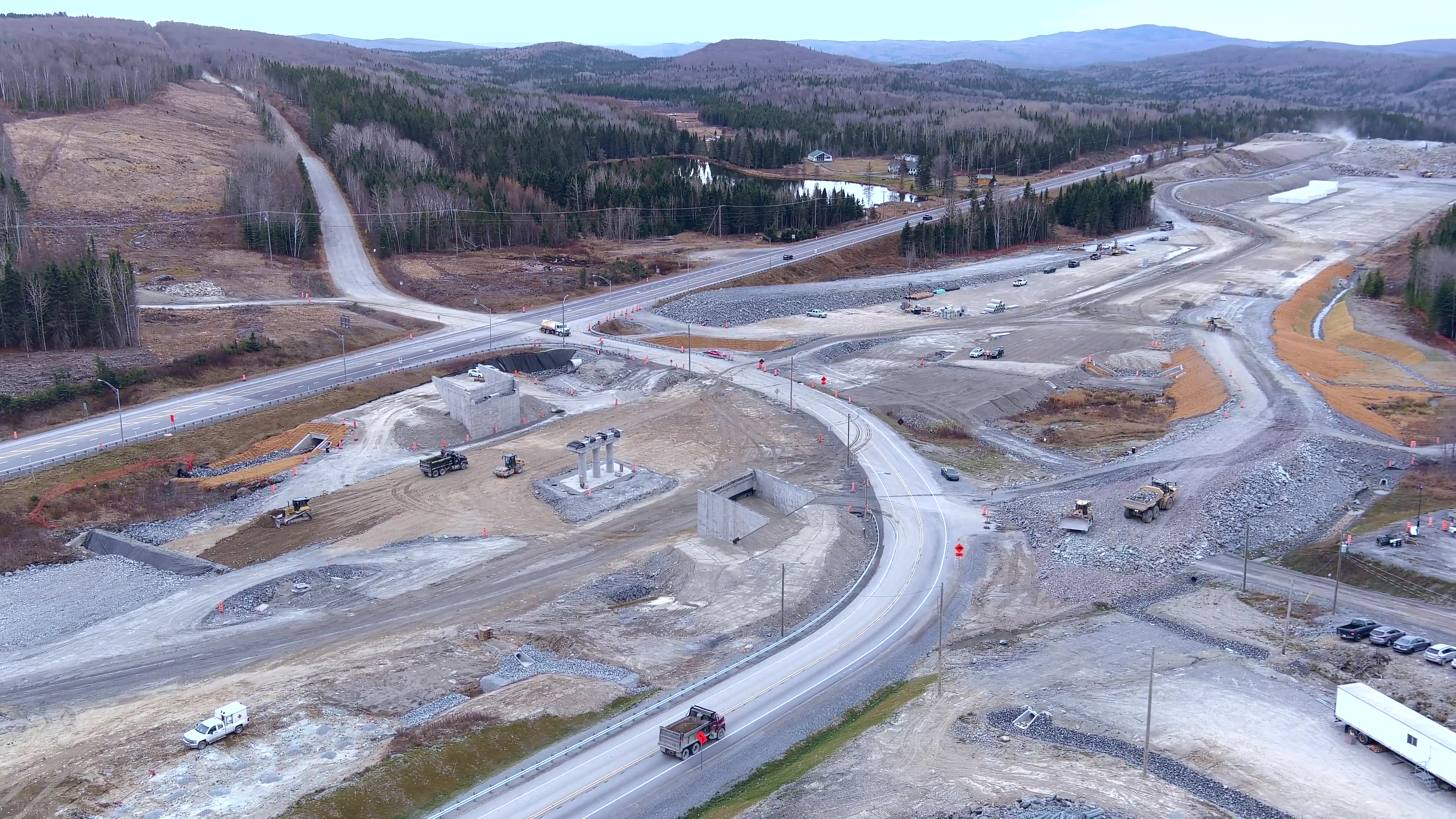 Travaux de construction de l’autoroute 85, dans le secteur de Saint-Honoré-de-Témiscouata.