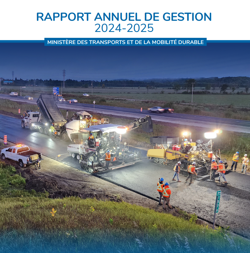 Des employés ouvriers s’affairent sur un chantier routier du Ministère