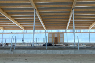 Vue des travaux à l'intérieur de la ferme
