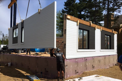 Vue extérieure du bâtiment lors de la construction